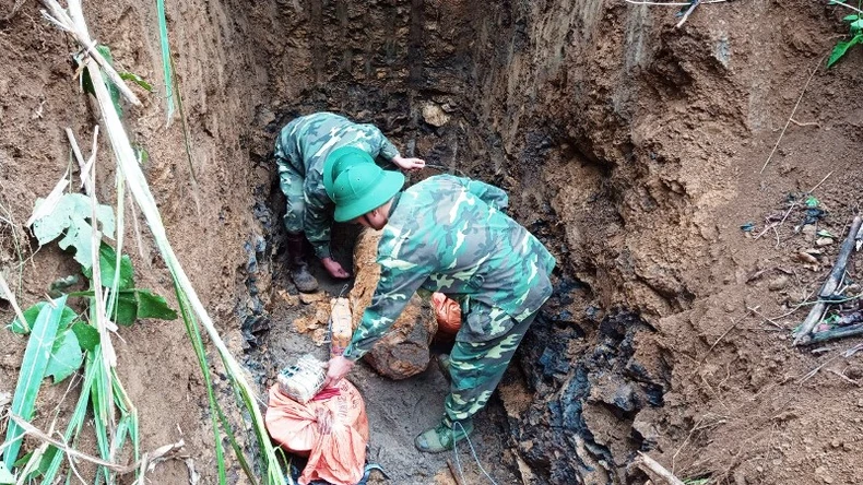 Hủy nổ an toàn quả bom khoảng 300 kg tại Hòa Bình -0