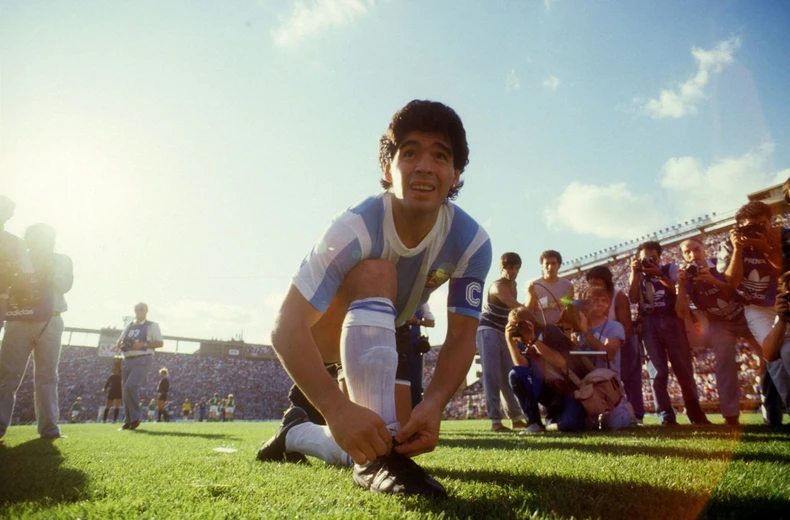 Cuộc đời và sự nghiệp của huyền thoại Maradona qua ảnh -0