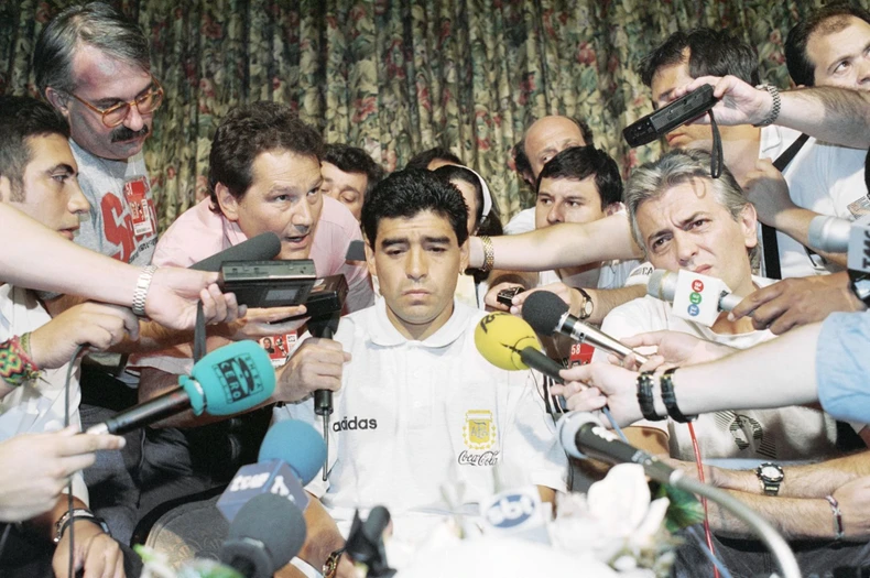 Cuộc đời và sự nghiệp của huyền thoại Maradona qua ảnh -0