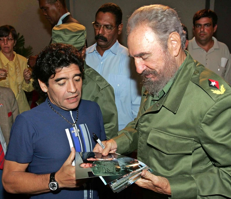 Cuộc đời và sự nghiệp của huyền thoại Maradona qua ảnh -0