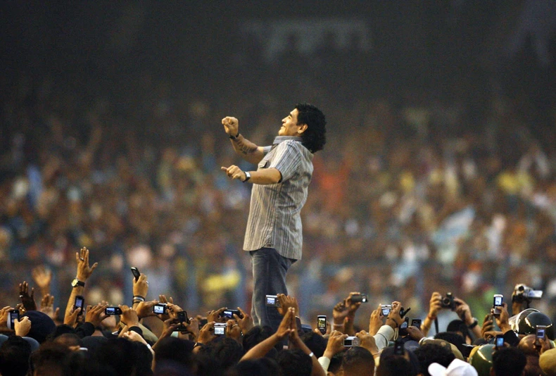Cuộc đời và sự nghiệp của huyền thoại Maradona qua ảnh -0