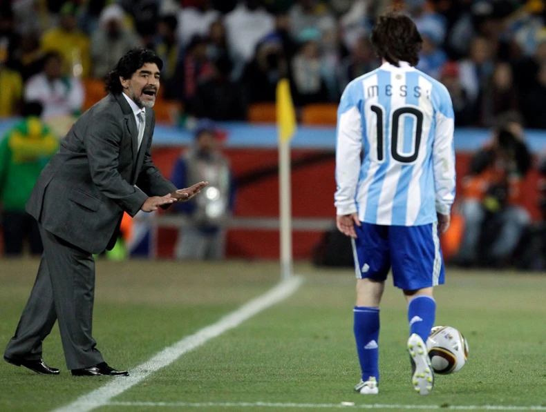 Cuộc đời và sự nghiệp của huyền thoại Maradona qua ảnh -0