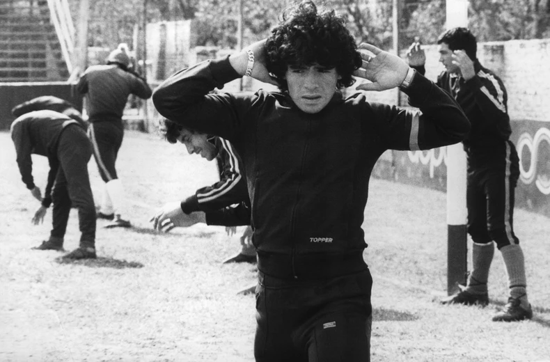 Cuộc đời và sự nghiệp của huyền thoại Maradona qua ảnh -0