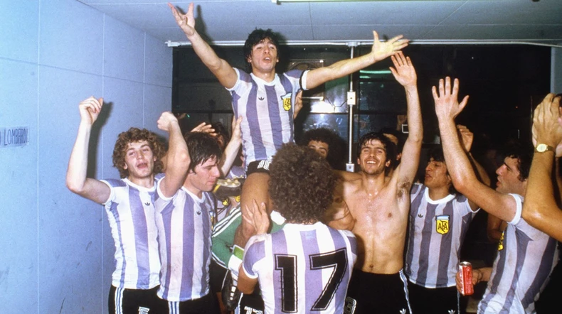Cuộc đời và sự nghiệp của huyền thoại Maradona qua ảnh -0