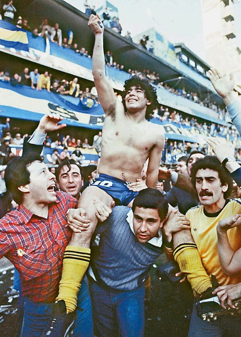 Cuộc đời và sự nghiệp của huyền thoại Maradona qua ảnh -0