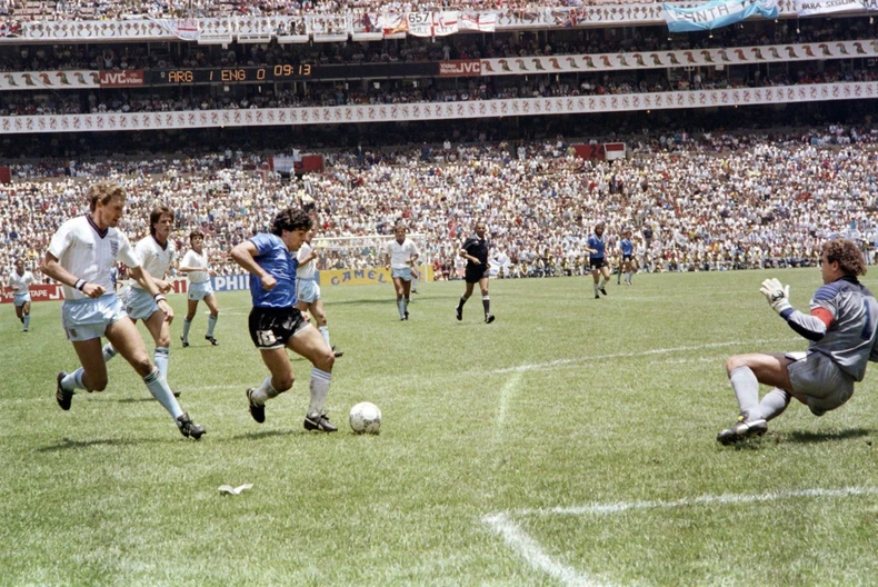 Cuộc đời và sự nghiệp của huyền thoại Maradona qua ảnh -0
