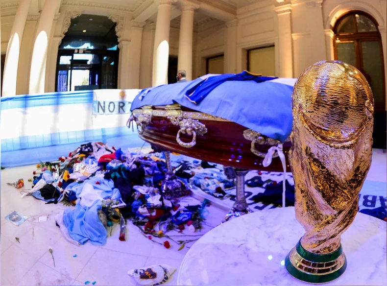 Lễ viếng Maradona gặp sự cố náo loạn -0