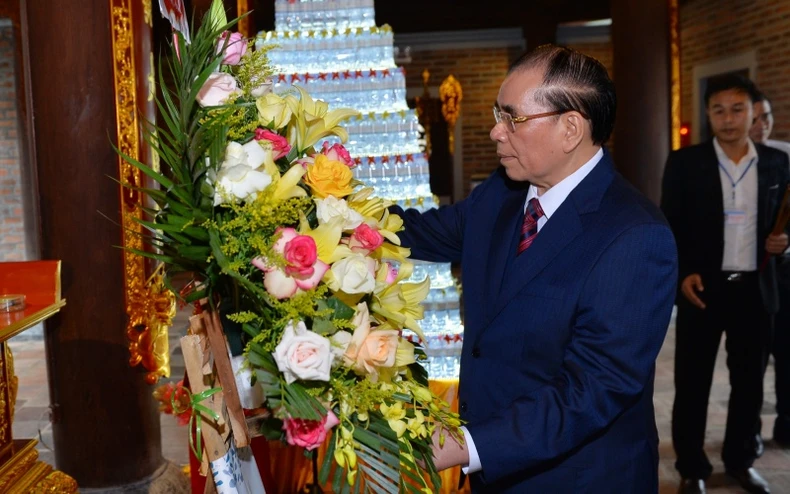 Nguyên Tổng Bí thư Nông Đức Mạnh dâng hương tại đền Chung Sơn và khu di tích Kim Liên -0