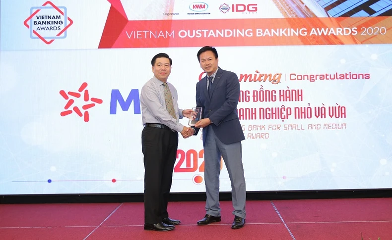 MB được vinh danh “ngân hàng tiêu biểu về tín dụng xanh” và “Ngân hàng đồng hành cùng doanh nghiệp SME” -0