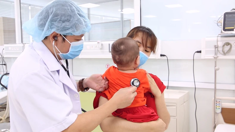Kỳ tích cứu sống bé chín tháng tuổi đã ba lần ngừng tim -0