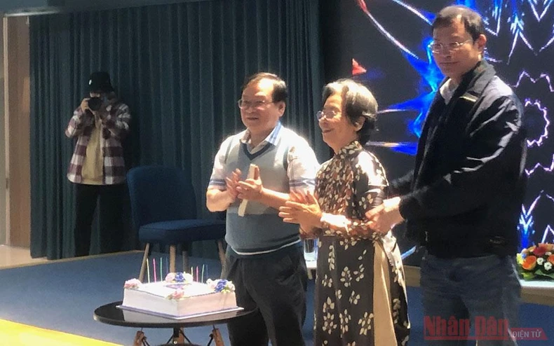 “Kính vạn hoa” kỷ niệm ¼ thế kỷ -0