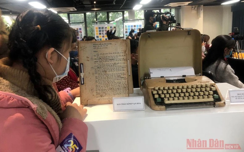 “Kính vạn hoa” kỷ niệm ¼ thế kỷ -0