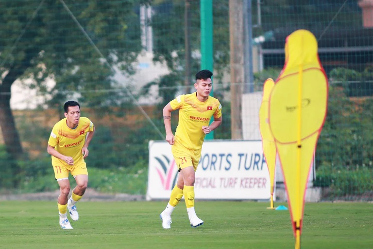 Tiền đạo Văn Quyết: “Điều lớn lao nhất là được khoác áo đội tuyển Việt Nam” -0