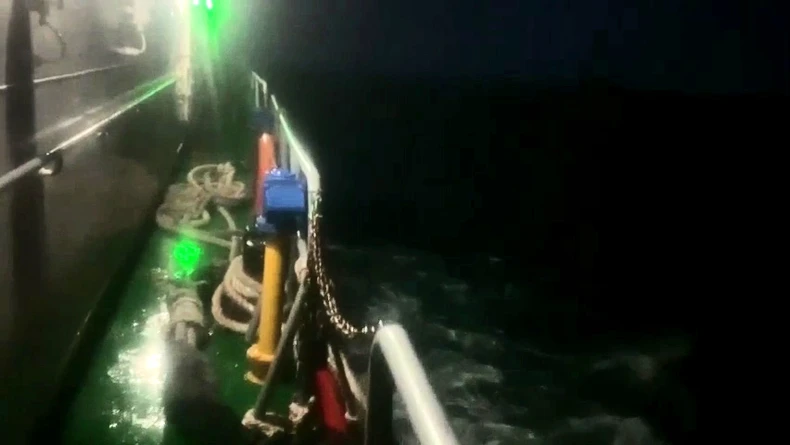 Nỗ lực tìm kiếm 15 thuyền viên trên tàu hàng bị chìm ở vùng biển Phú Quý -0