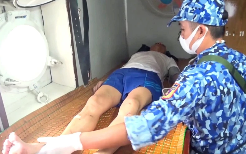 Tìm thấy thêm hai thuyền viên tàu Xin Hong bị chìm ở vùng biển Phú Quý -0