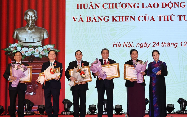 Chủ tịch Quốc hội Nguyễn Thị Kim Ngân dự Lễ trao tặng Huân chương Lao động của Nhà nước, Bằng khen của Thủ tướng Chính phủ -0