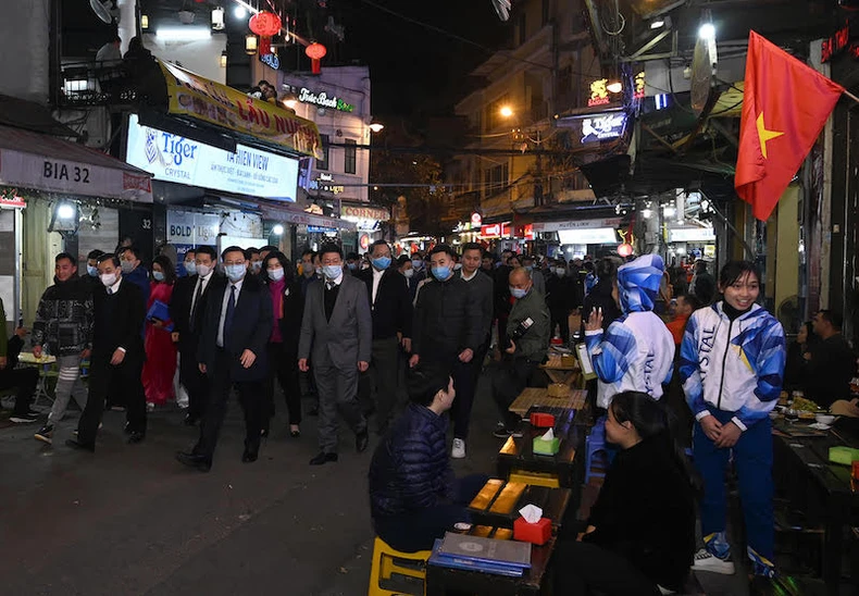 Hà Nội khai trương không gian đi bộ phía nam khu phố cổ -0