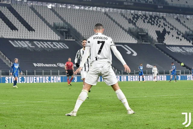 Vượt mặt Pele, Ronaldo áp sát kỷ lục vĩ đại -0