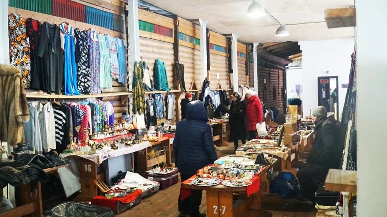 Năm mới đi chợ đồ cũ ở Moscow -0