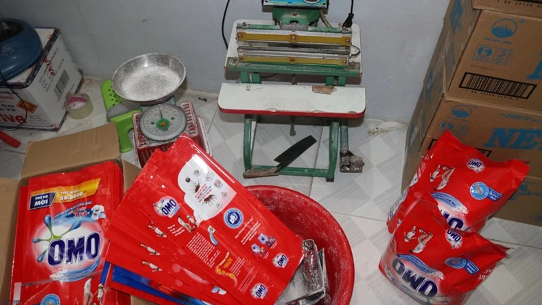Phát hiện gần hai tấn hàng hóa làm giả -0