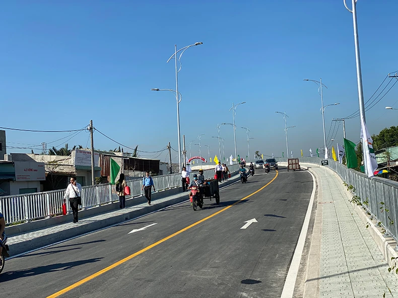 Bảy năm vướng đền bù, cầu Phước Lộc, huyện Nhà Bè đã thông xe -0