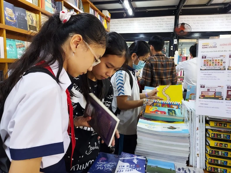 Đường sách TP Hồ Chí Minh kỷ niệm 5 năm thành lập -0