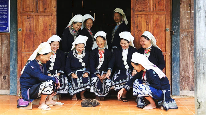 Hoa văn trang phục dân tộc độc đáo -0