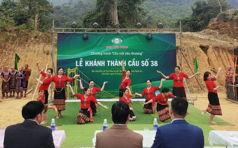 Khánh thành cầu “nối yêu thương” Xốp Kha -0