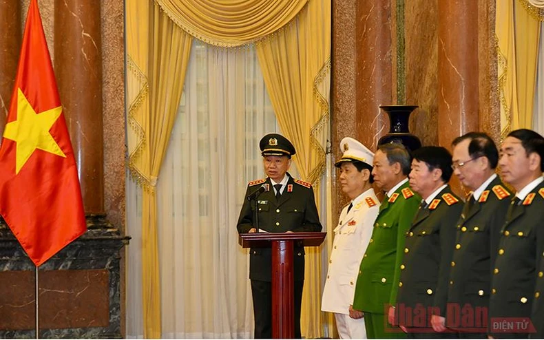 Tổng Bí thư, Chủ tịch nước Nguyễn Phú Trọng trao Quyết định thăng quân hàm Thượng tướng cho Thứ trưởng Công an -0