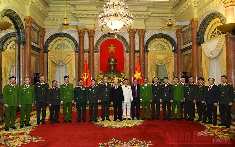 Tổng Bí thư, Chủ tịch nước Nguyễn Phú Trọng trao Quyết định thăng quân hàm Thượng tướng cho Thứ trưởng Công an -0