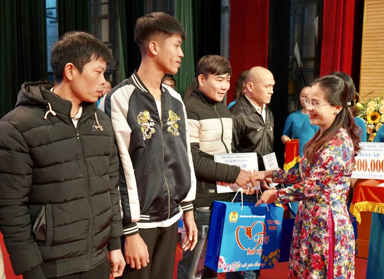 Ấm áp Tết sum vầy- Kết nối yêu thương trên thành phố Cảng -0