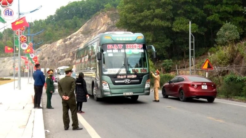 Vân Đồn quyết liệt triển khai phòng, chống dịch -0