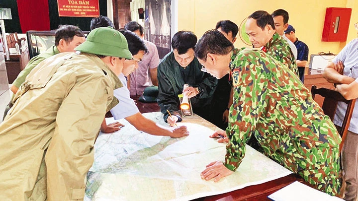 Vì dân phục vụ -0