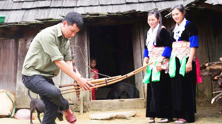 Bình minh trên mù mây -0