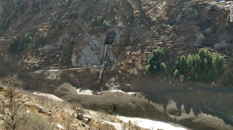 Ấn Độ tìm 125 người mất tích sau khi vỡ sông băng trên dãy Himalaya -0
