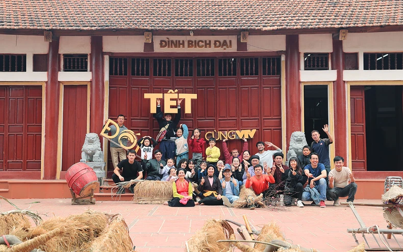 Đón Tết “Đi về phía mặt trời” -0