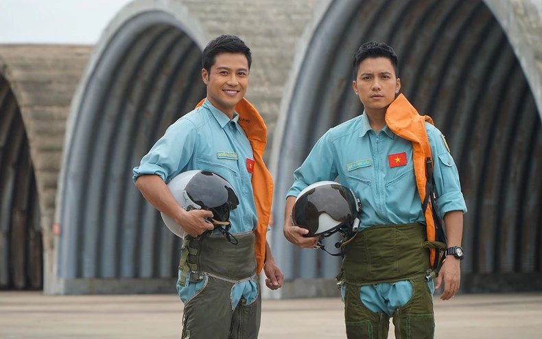 Những tình yêu “hơn cả bầu trời” trong bộ phim về những chàng học viên sĩ quan Không quân -0