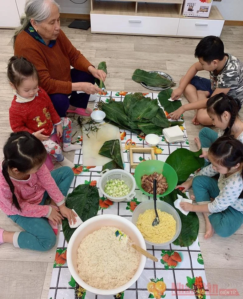 Chiếc bánh chưng cuối năm trên “xứ sở Bạch Dương” -0