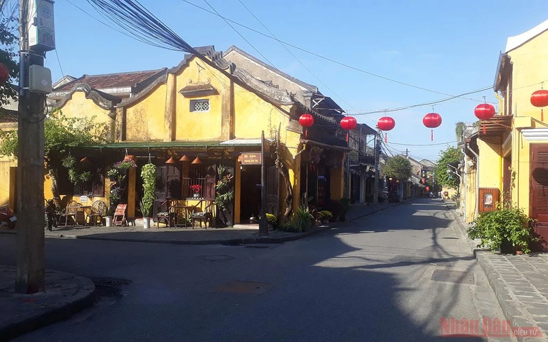 Dạo phố cổ Hội An vắng vẻ mồng một Tết -4