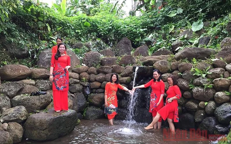 Xuân ấm trên vùng bão lũ -0