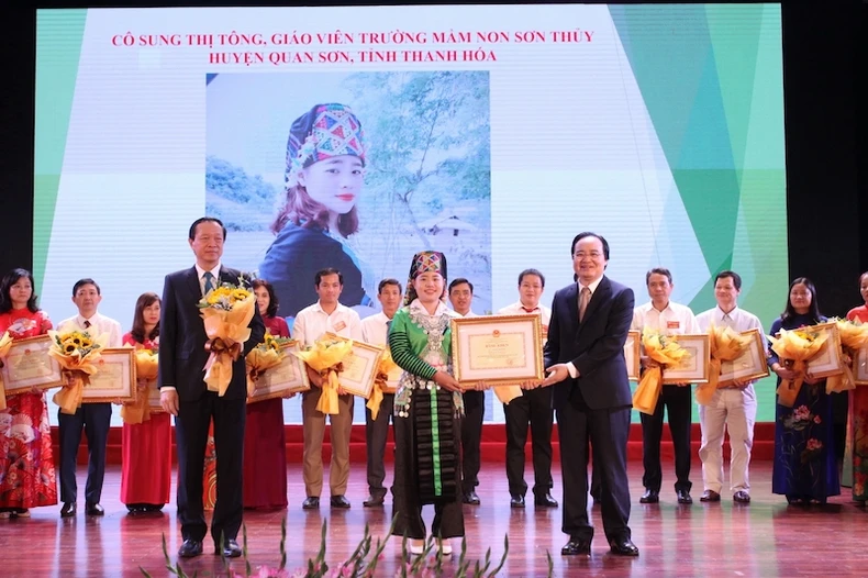 Những người chăm “búp non” ở vùng cao -0