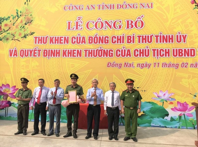 Khởi tố 33 bị can trong đường dây buôn lậu xăng giả -0