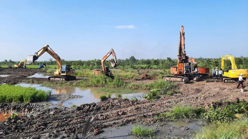 Bộ trưởng Nguyễn Văn Thể thăm công trình cao tốc Mỹ Thuận-Cần Thơ -0