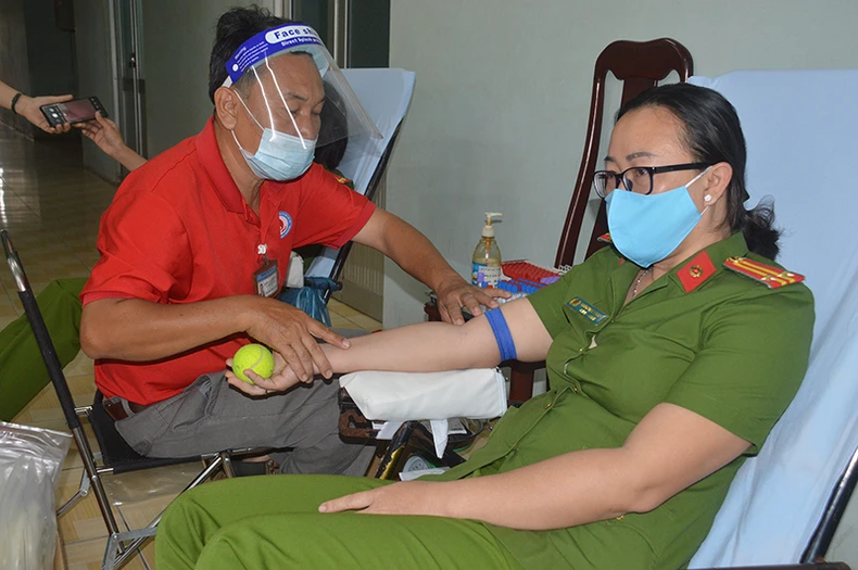 Công an Sóc Trăng hiến máu nhân đạo đầu Xuân -0
