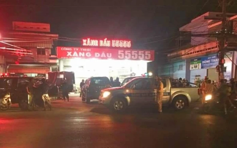 Bắt thêm hai tàu 3.000 tấn trong đường buôn lậu xăng giả -0