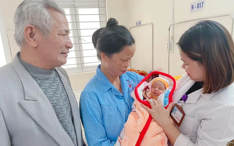 Chắp cánh ước mơ có con cho những cặp vợ chồng hiếm muộn -0