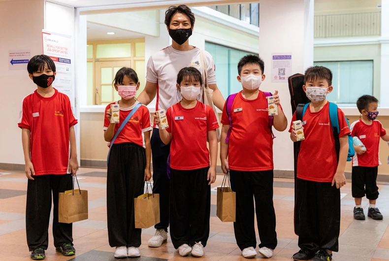 Vinamilk xuất khẩu sữa tươi tiệt trùng chứa tổ yến đầu tiên đi Singapore -0