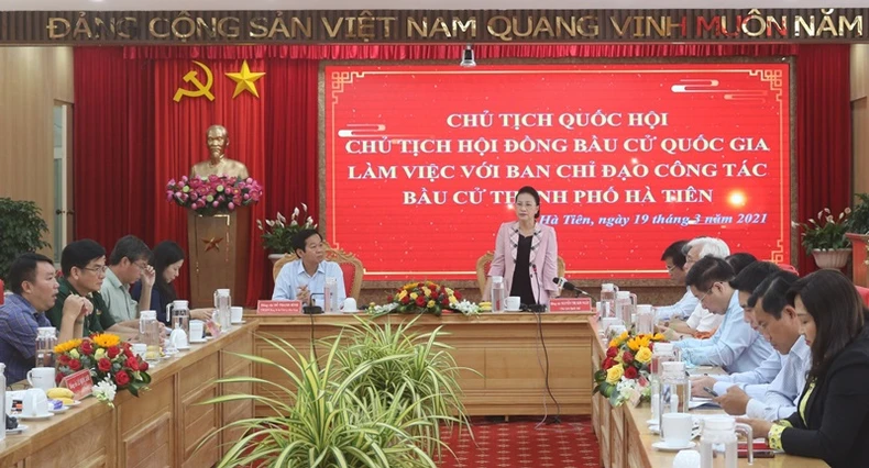Đồng chí Nguyễn Thị Kim Ngân thăm lực luợng chống dịch tuyến biên giới Kiên Giang -0