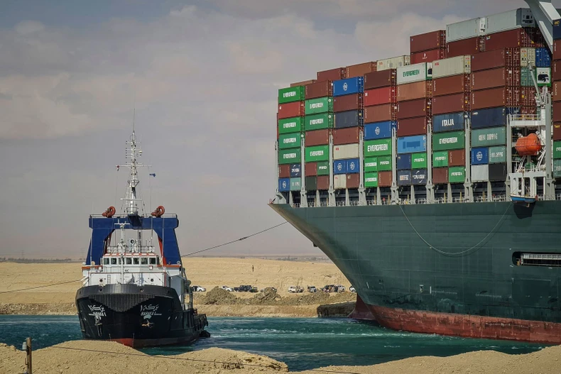 Toàn cảnh vụ tàu mắc kẹt trên kênh đào Suez -0