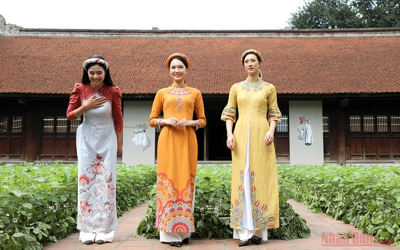 Áo dài “kể chuyện” bốn phương -0
